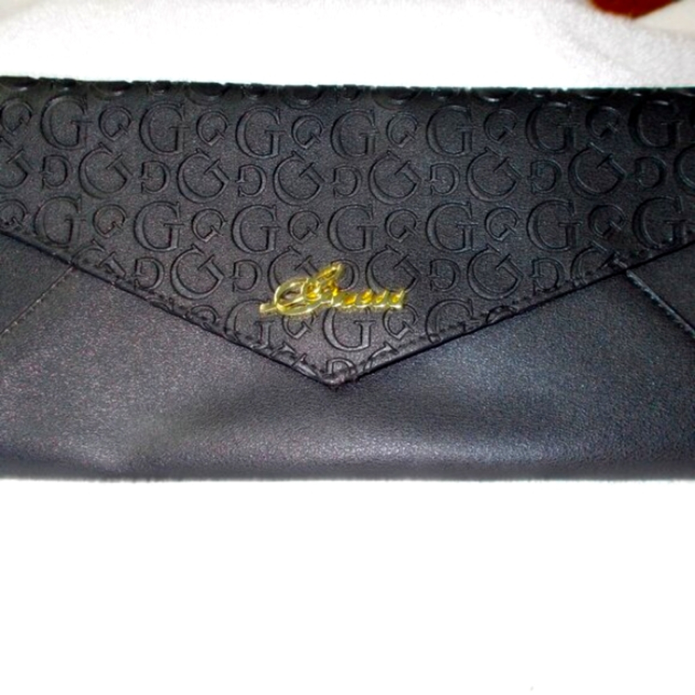 NWOT Guess "Sandy" black clutch purse